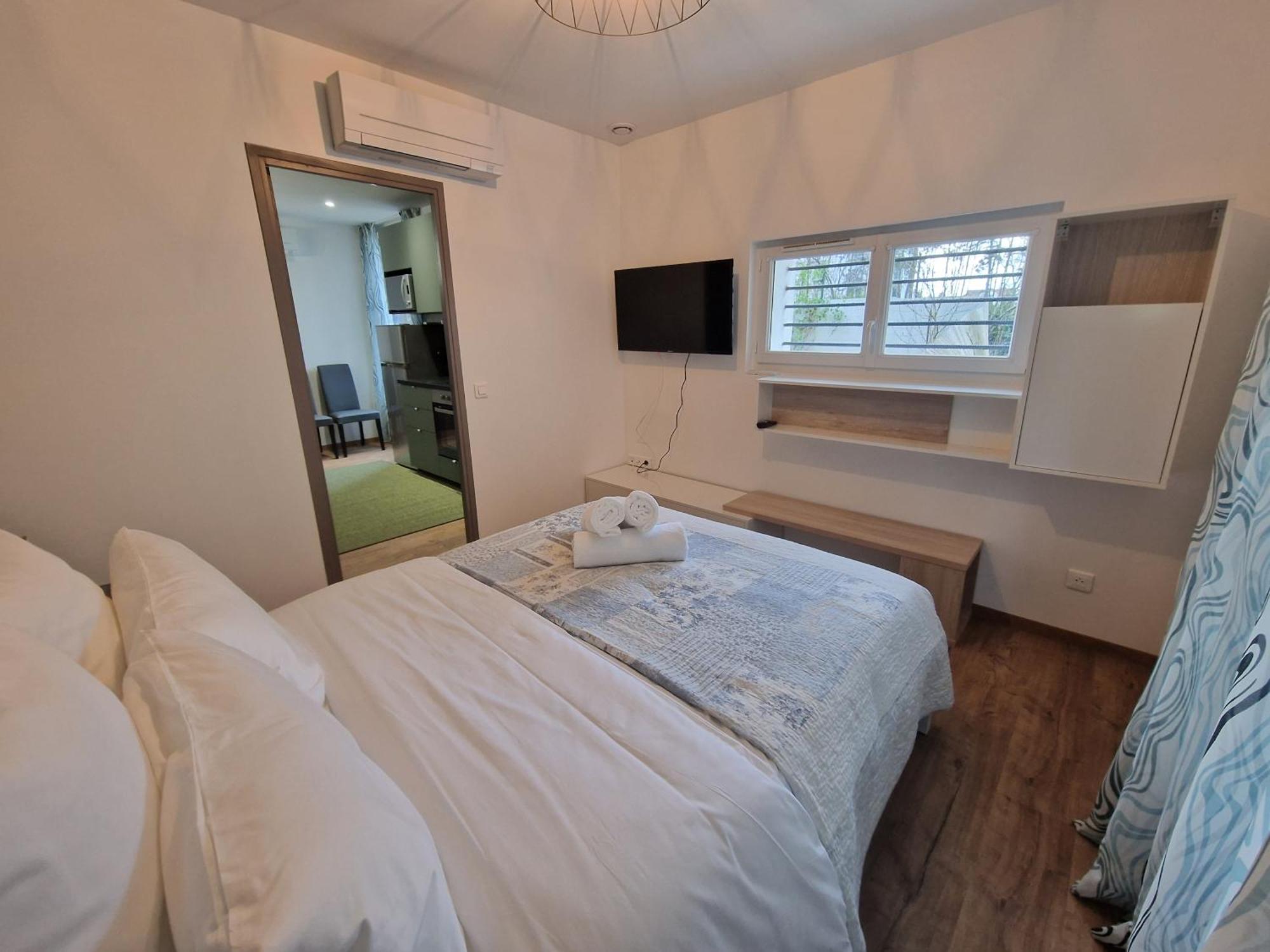 Maison D'Hotes Avec 3 Appartements Et Un Studio Viry-Châtillon Exteriör bild